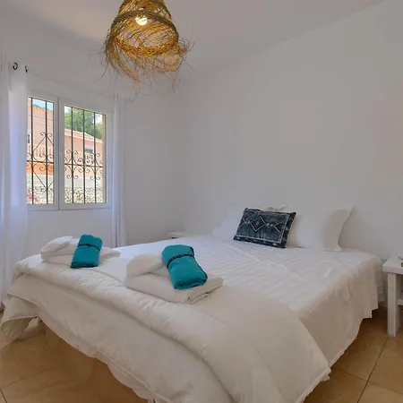 La Perla Seaview Villa *