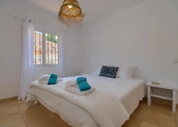 La Perla Seaview Villa *