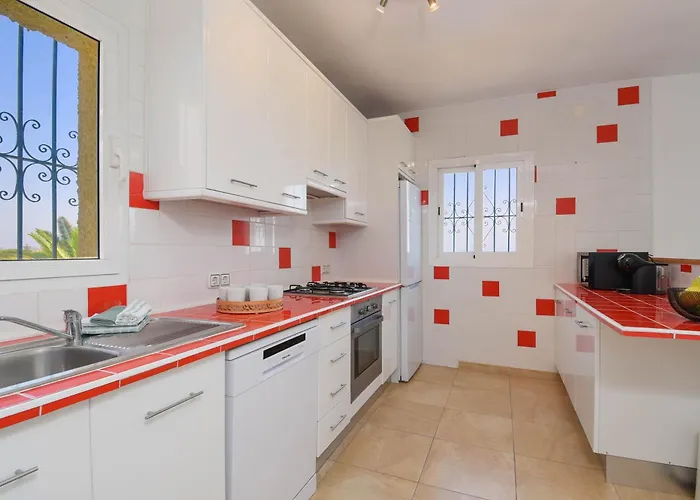 La Perla Seaview Villa *